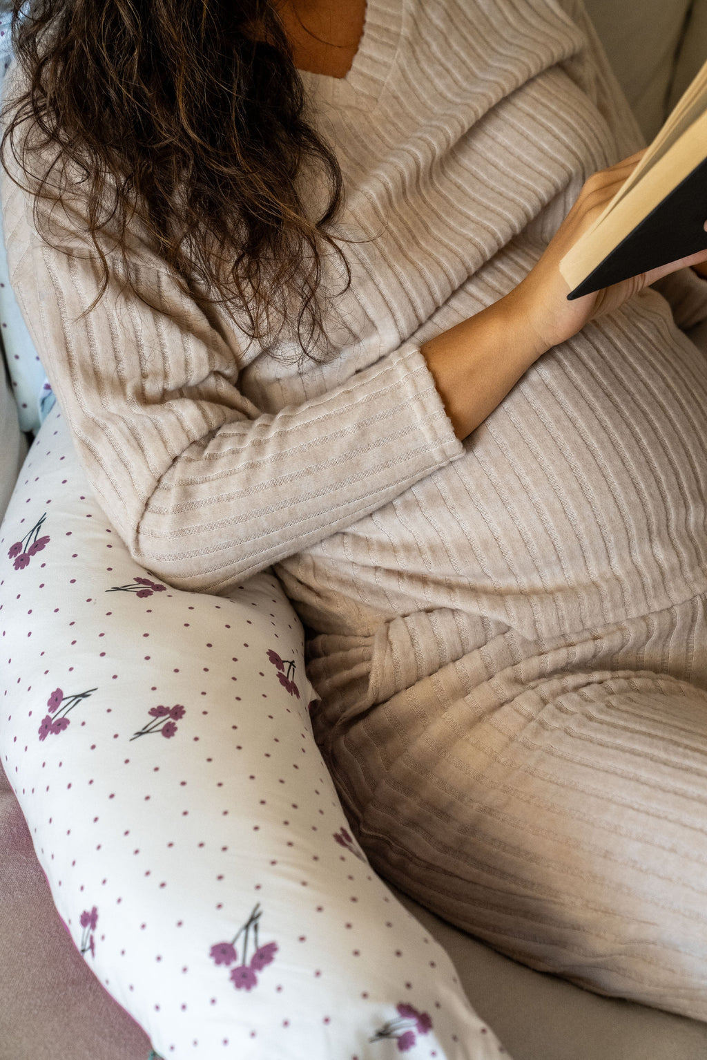 HUGS PLUS Pregnancy and Breastfeeding Pillow - Blossom Purple