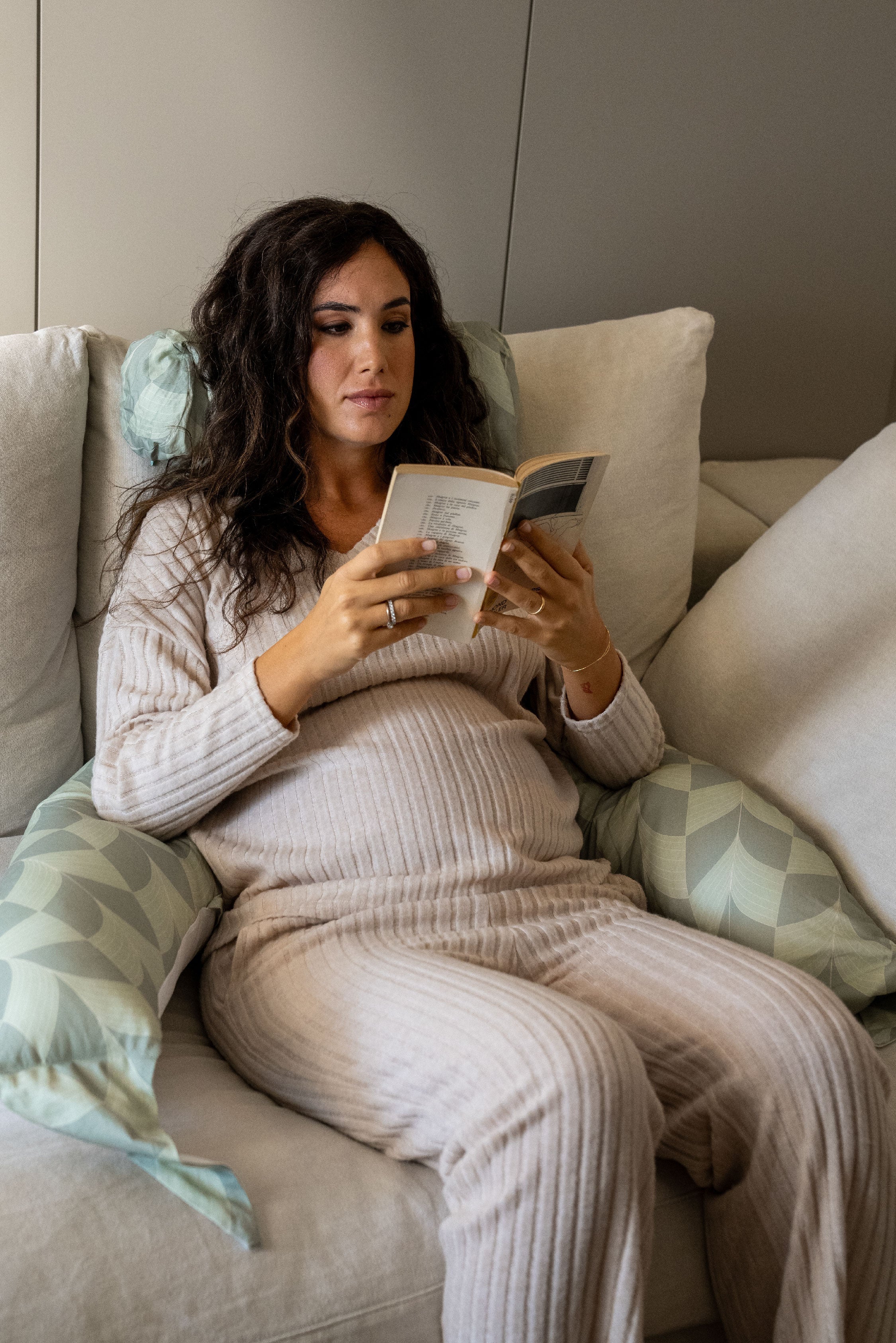 HUGS PLUS Pregnancy and Breastfeeding Pillow - Fan Green